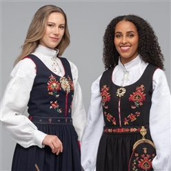 Bilde av Kvinnebunad fra Sykkulven 1 og 2